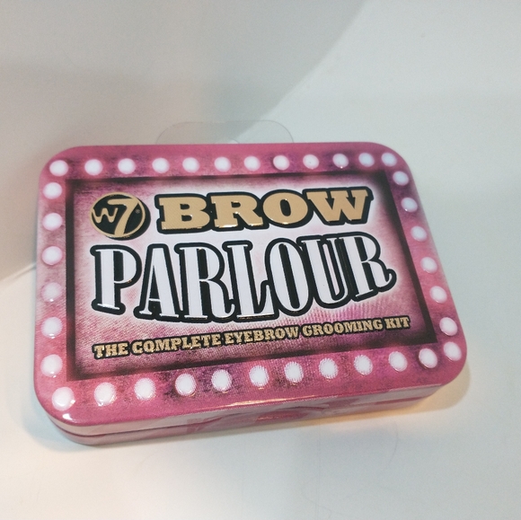 BEAUTY KIT &  FREE LIPGLOSS!!! - Picture 3 of 7